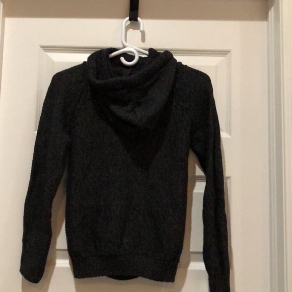 Sweater with hood and pockets - Picture 2 of 4